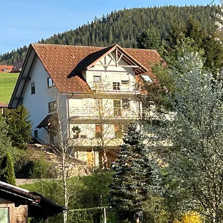 Am Baumgarten Apartment *